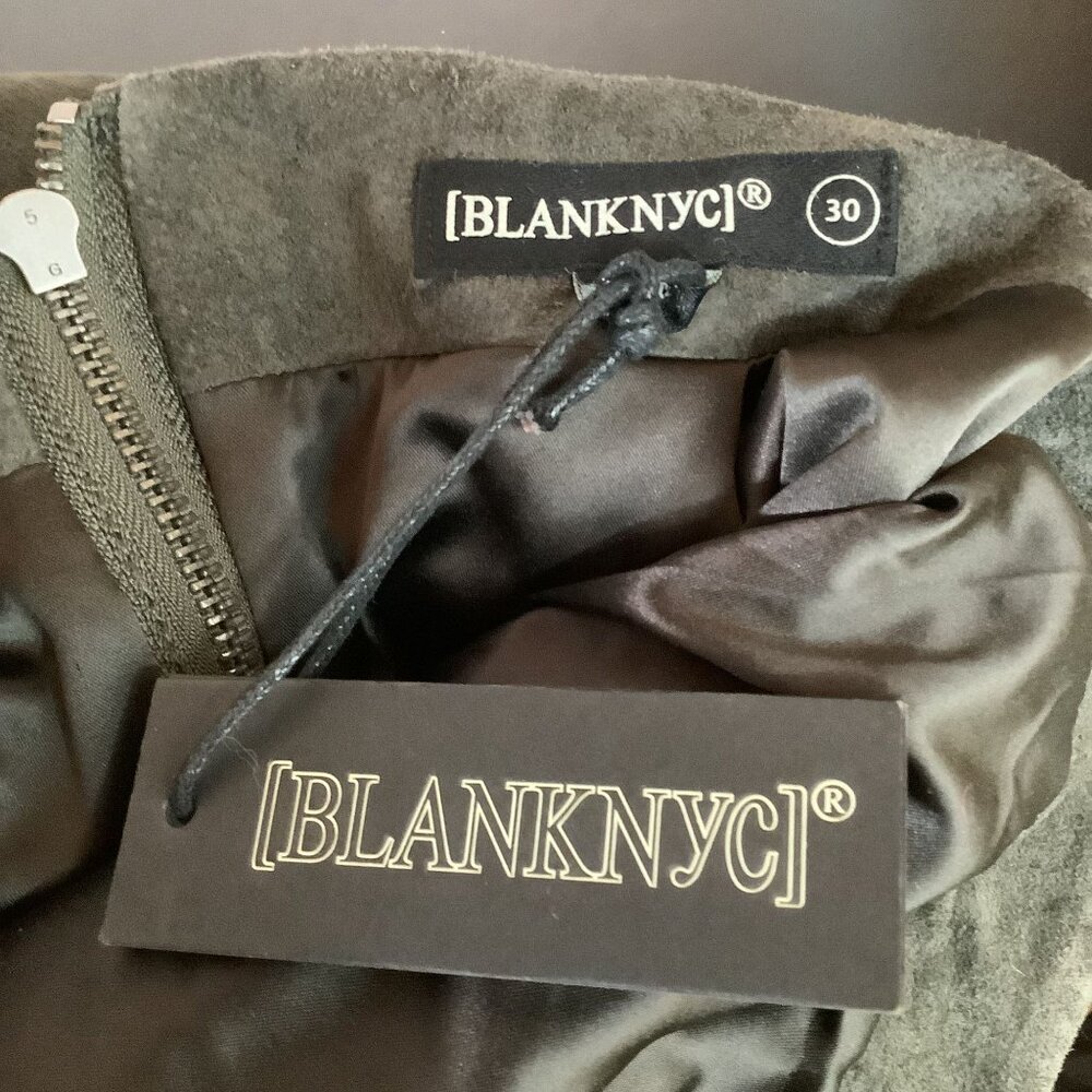 NWT BlankNYC Suede Mini Skirt With Back Zip Closure Size 30/L Olive Green - Picture 4 of 7